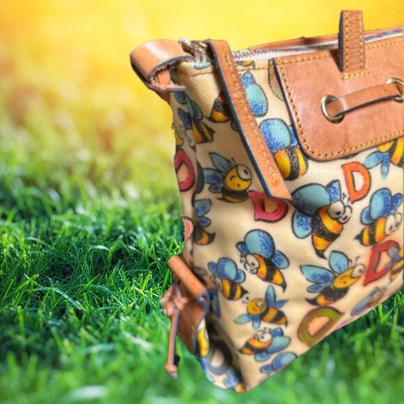 RARE, LIMITED EDITION Dooney & Bourke Bee Bag - Picture 2 of 6